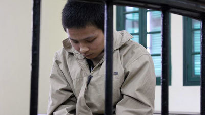 Nữ cảnh sát bị siết cổ, 'làm hại' trong chùa