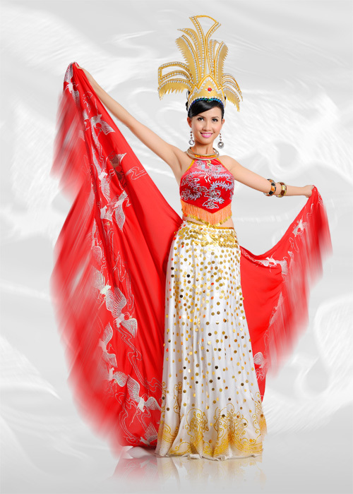 Phan Thi Mo with Ao Dai Au Co - Miss Asia USA