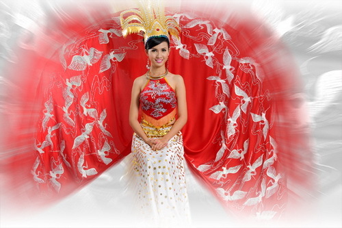 Phan Thi Mo with Ao Dai Au Co - Miss Asia USA