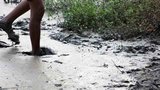 Sóng ngầm nơi moong mỏ