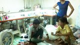 Khẩu trang làm từ vải mốc meo, mút phế liệu
