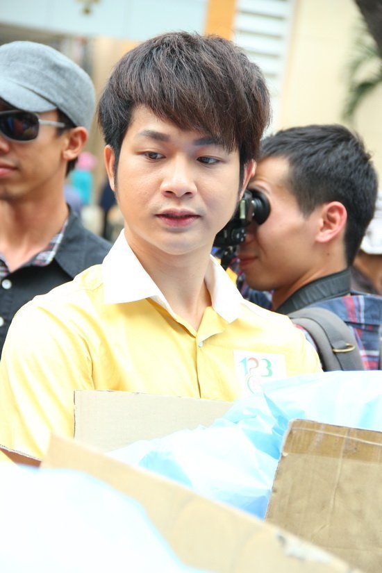 Fan ung thư khóc ngất vì Quách Tuấn Du