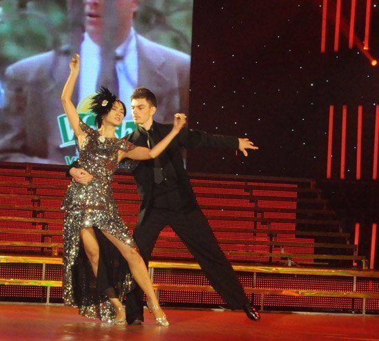 Chiêu nhạt đêm mở màn 'Bước nhảy hoàn vũ'