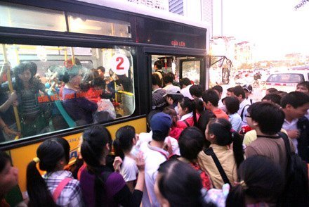 Xã hội - Nhẫn nhục như người Việt đi xe bus