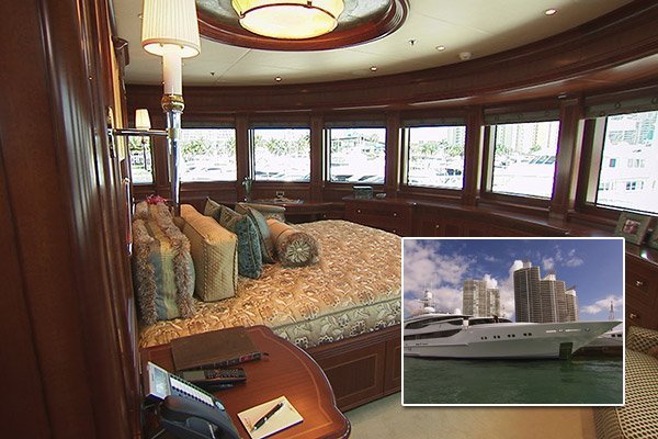 Chi phí: 250.000 - 500.000 USD (cho một cabin đơn có cửa sổ)
