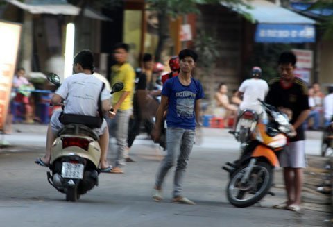 Phát hoảng khi qua khu "chặn đường, chèo kéo" ở Hà Nội ảnh 6