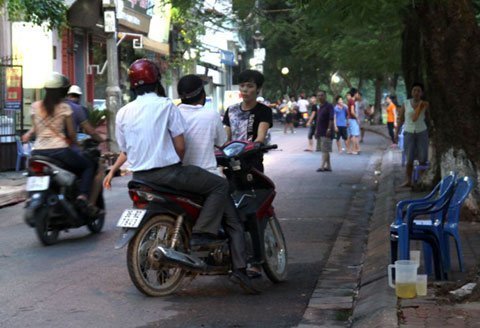 Phát hoảng khi qua khu "chặn đường, chèo kéo" ở Hà Nội ảnh 10