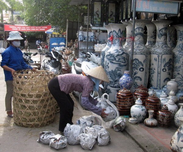 http://imgs.vietnamnet.vn/Images/2012/07/18/11/20120718111030_1.JPG