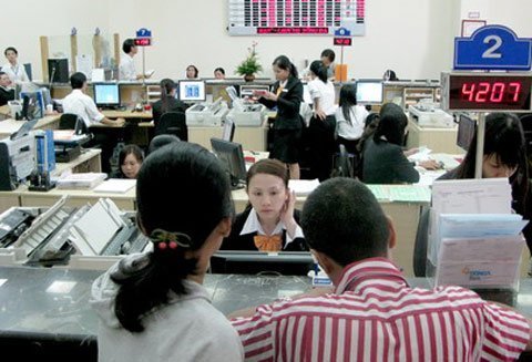 Ế tín dụng vẫn tăng lãi suất huy động