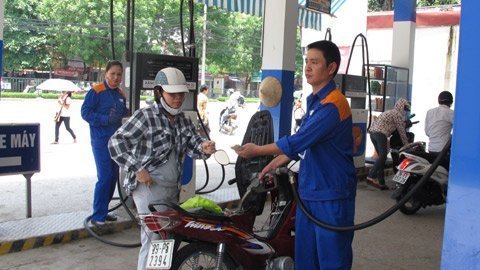 http://imgs.vietnamnet.vn/Images/2012/08/28/16/20120828160600_xang-dau-21-8-2012_1346143725.jpg
