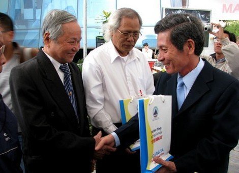 http://imgs.vietnamnet.vn/Images/2013/01/16/13/20130116131724_nhan-chung.jpg