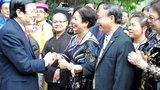 Chủ tịch nước cùng kiều bào thả cá tiễn ông Táo