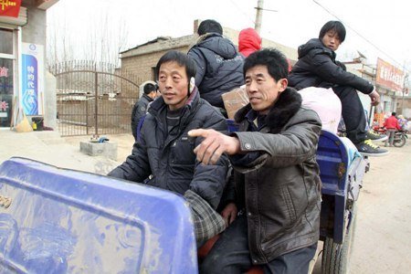 Tiêu điểm - Người Trung Quốc cưỡi lừa, đi bộ về quê ăn tết (Hình 7).