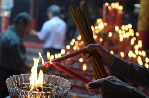 Tiêu điểm - Cảnh hương khói nghi ngút đầu năm ở châu Á (Hình 9).