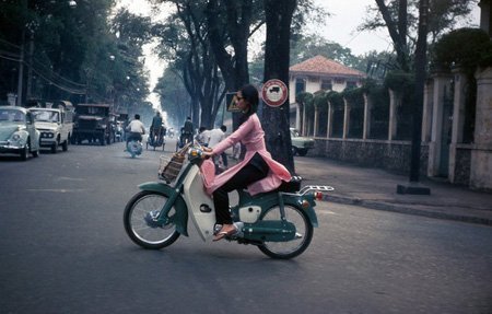Ngắm cổ vật Honda C50 Dame 1967 tại Hà Nội