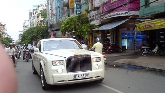 Ô tô-Xe máy - Khi biển tứ quý 'đá cặp' cùng Rolls-Royce Phantom (Hình 3).