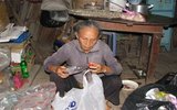Lão bà nhặt rác ước được tô bún riêu
