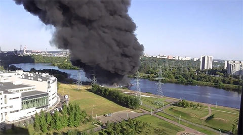 Cột khói đen kỳ dị gây ra hoảng loạn ở Moscow