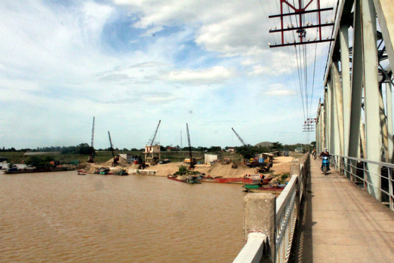 Bãi cát ‘chui’, sông Lam, trái phép