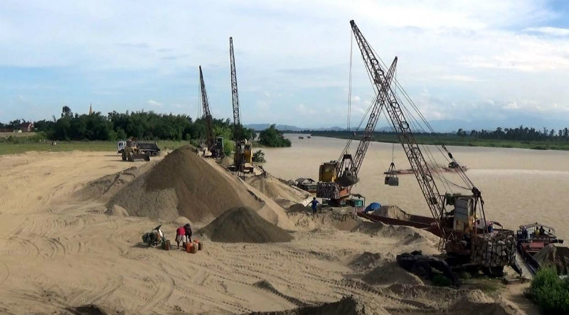 Bãi cát ‘chui’, sông Lam, trái phép