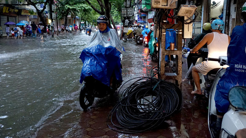 đường Hà Nội, ngập sâu, ùn tắc nghiêm trọng, mưa lớn