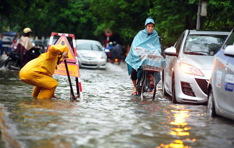 đường Hà Nội, ngập sâu, ùn tắc nghiêm trọng, mưa lớn