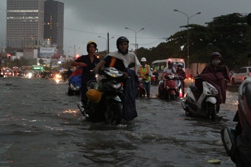 sài gòn, ngập, vật vã