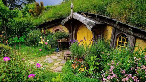 vẻ đẹp của ngôi nhà bước ra từ chuyện cổ tích, nhà đẹp, ngôi nhà giữa thảo nguyên, ngôi nhà trong làng Hobbiton