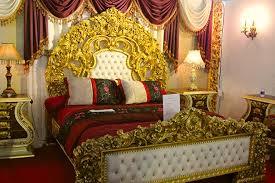 Chiếc giường đắt nhất Việt Nam, Lê Ân xếp hàng sau