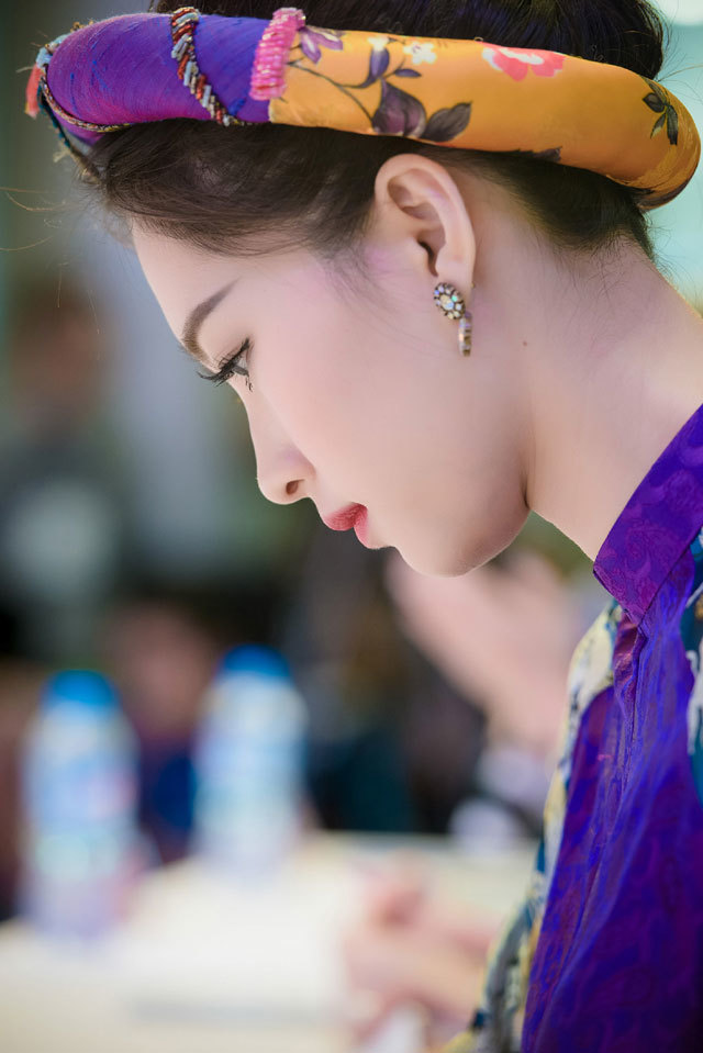 VietNamNet, Hoa hậu Thu Thảo, hình ảnh khác lạ