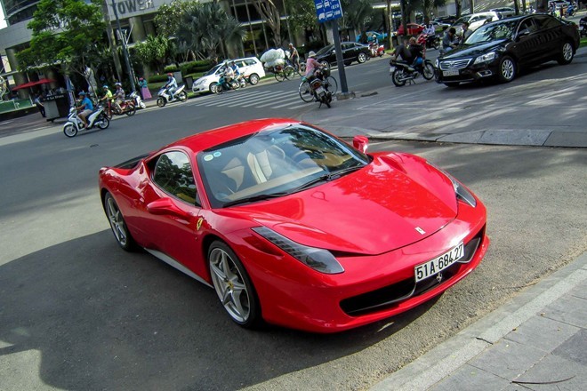 Ferrari của thiếu gia Phan Thành tái xuất trên đường Sài Gòn
