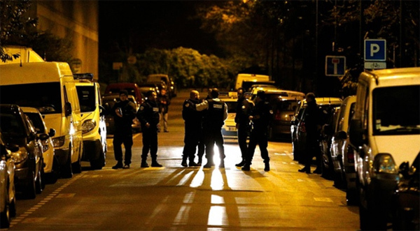 Trực tuyến: Đang đấu súng giữa cảnh sát và nghi phạm khủng bố ở Paris