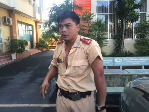 CSGT Sài Gòn 'tố' bị tài xế đánh bầm dập trên xa lộ