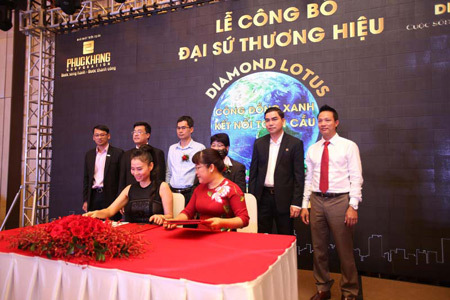http://imgs.vietnamnet.vn/Images/2015/12/28/10/20151228102145-nha2.jpg