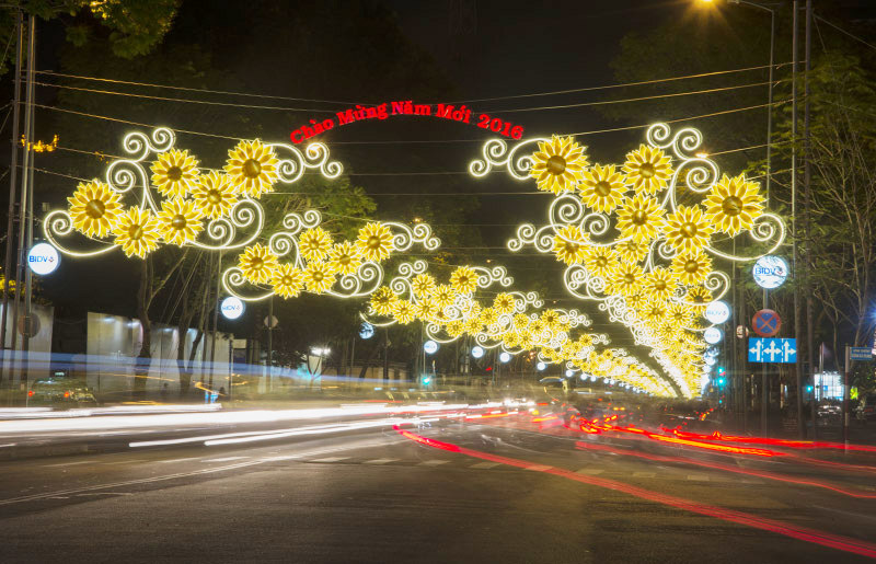 Đường phố Sài Gòn lung linh trước thềm năm mới