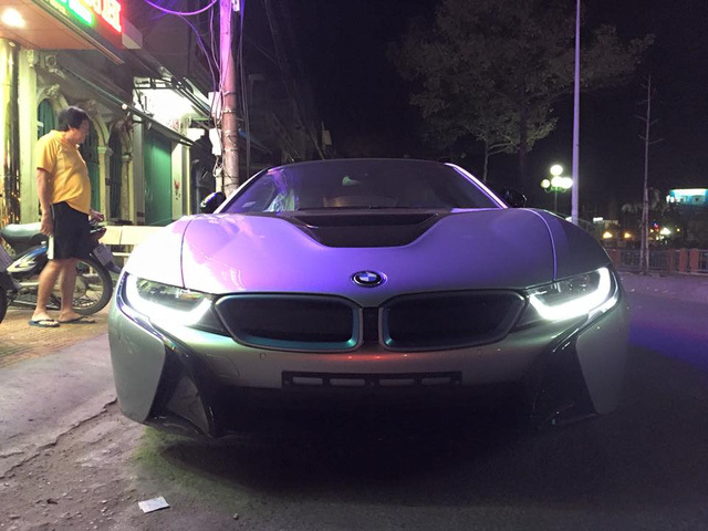 20160115084655 3x Xe màu bạc BMW i8 có trị giá 8 tỷ thuộc quyền sở hữu của một thiếu gia ở Quảng Bình