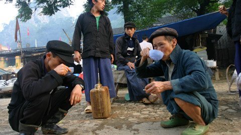 người Mông, Hà Giang, Sapa, ướng rượu, ngồi xổm, trời mưa