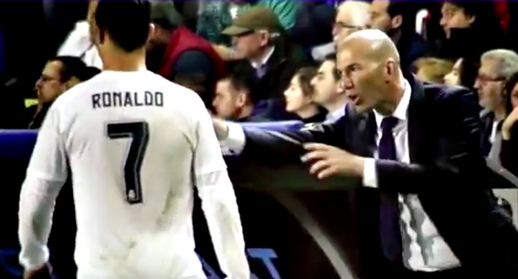 Ronaldo, Pepe,, Zidane, Ronaldo và Pepe cãi vã trên sân, Real, levante, la liga
