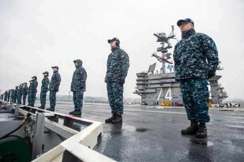 Hình ảnh siêu mẫu hạm Mỹ cập cảng Hàn Quốc