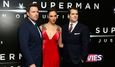 Mỹ nhân 'Batman v superman' siêu sexy với đầm đỏ rực