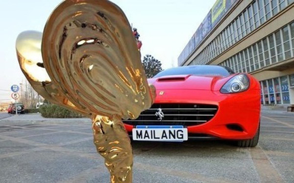 Rộng tay chi chục tỷ đồng mua logo vàng ròng gắn lên siêu xe