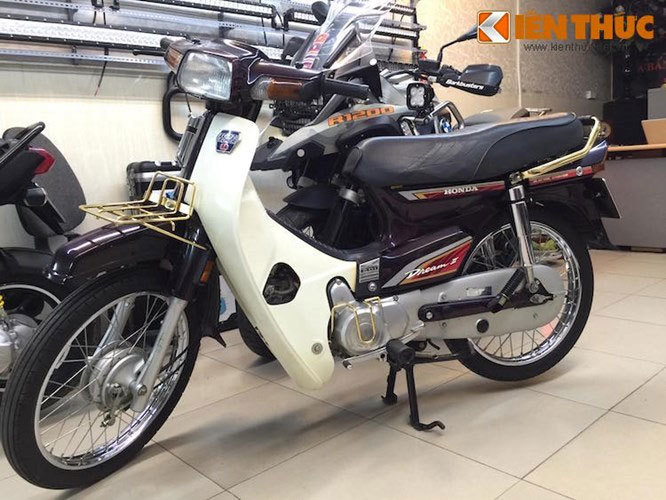 Honda Dream Thái 1992 cũ gỉ gần 30 năm tuổi bán vẫn tranh nhau mua