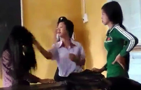 Trường THPT Đại Ngãi, Sóc Trăng, nữ sinh lớp 10, đánh nhau dã man