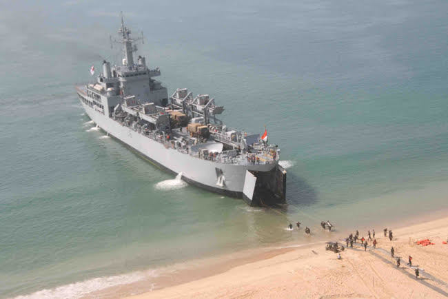 Ấn Độ điều tàu tác chiến đổ bộ đến Biển Đông