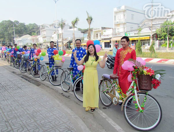 Đám cưới dễ thương nhất Tây Ninh: Rước dâu bằng xe đạp