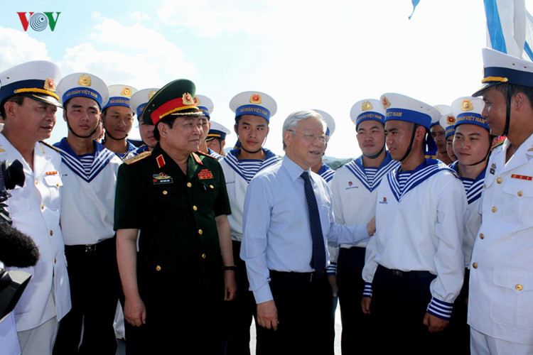 Tổng bí thư Nguyễn Phú Trọng, căn cứ Cam Ranh, tàu hộ vệ Lý Thái Tổ, tàu ngầm Kilo, hải quân