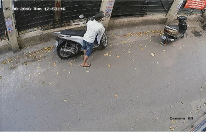 Trộm bịt mặt bẻ khóa xe SH trong 3 giây ở Hà Nội