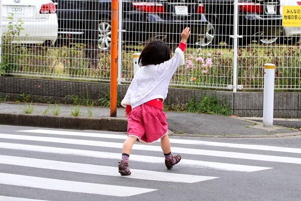 Mẹ Nhật dạy con tự lập: 2 tuổi đi mua đồ giúp mẹ, 6 tuổi tự đi học một mình