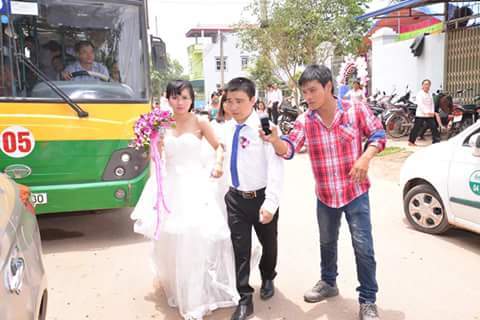 Xôn xao: Rước dâu bằng xe buýt cực độc ở Vĩnh Phúc
