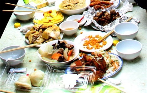 Chủ quán Nhật 'tím mặt' nhìn thức ăn thừa của khách Việt